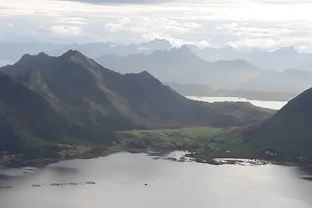 Cozy Central House In Lofoten Holiday home *